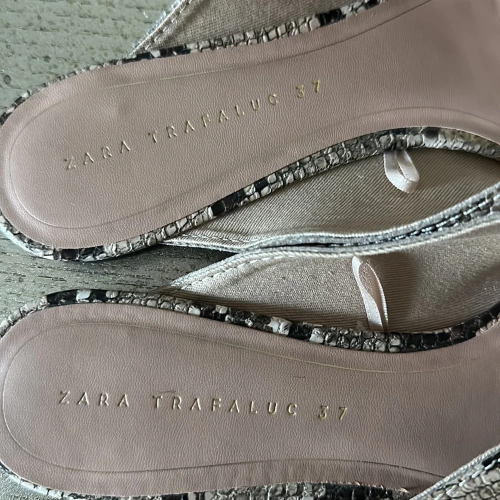 🛍️SALE🛍️ Zara Trafaluc Faux Snakeskin Flat Mules - Picture 4 of 6